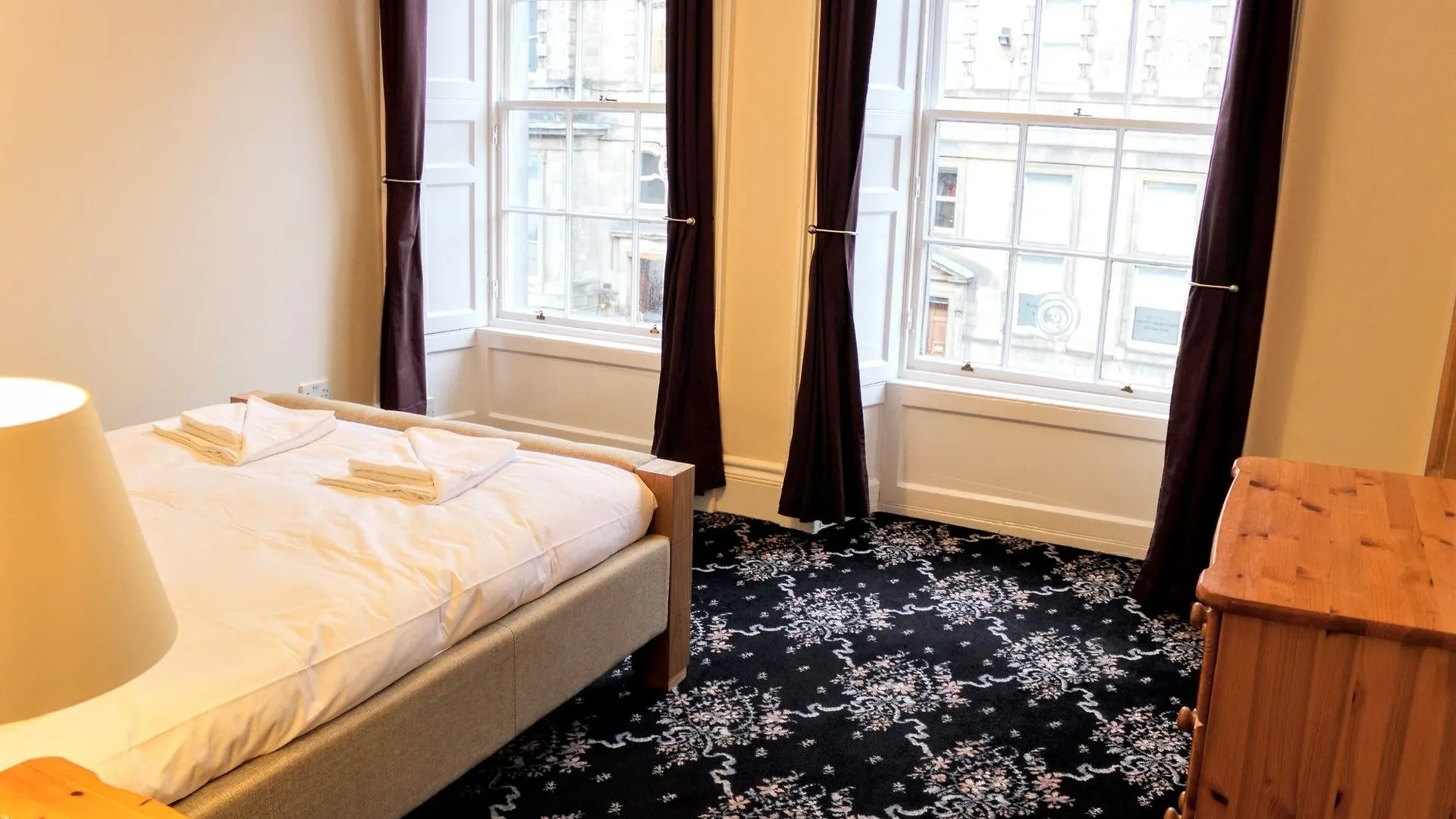 3 Bedroom Apartment On The Royal Mile 爱丁堡